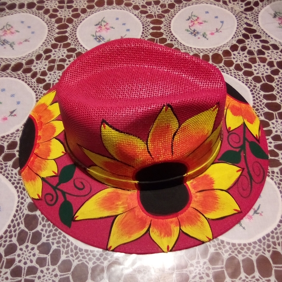 Hand painted hat size medium. - Picture 2 of 4